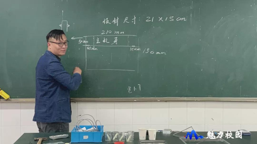 仿生机器人培训班,青少年机器人教育培训