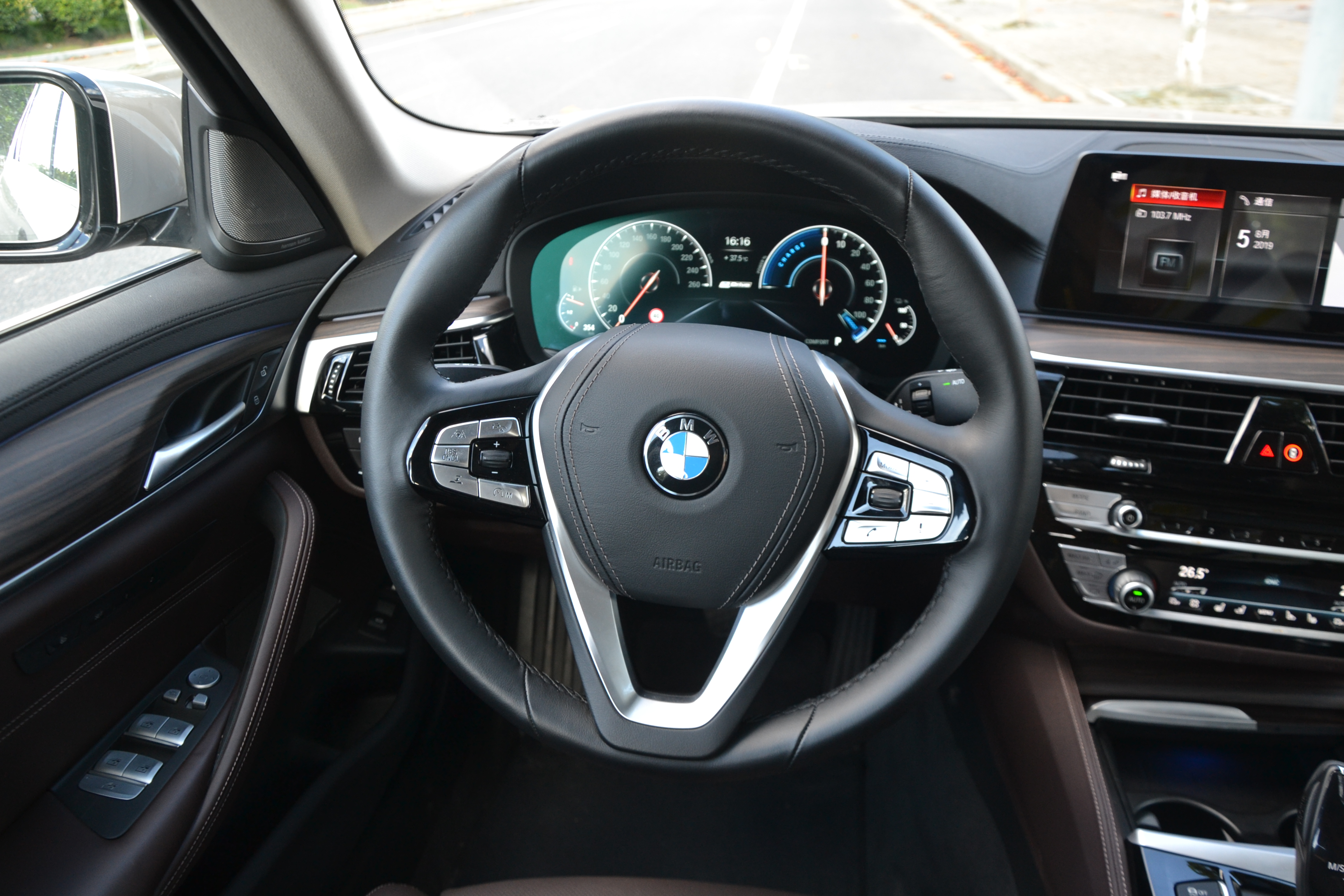 宝马530le混动可以边跑边充电吗,宝马530le新能源驾驶感受