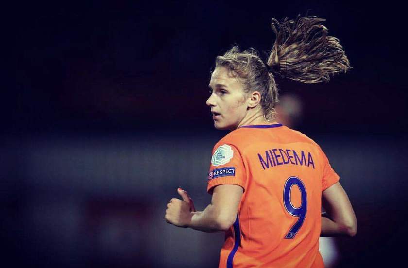 荷兰女足米德玛8:2大胜中国 (米德玛可以打碎荷兰足球吗)