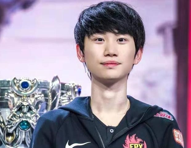 uzi转会qg大揭秘,qg老板谈uzi