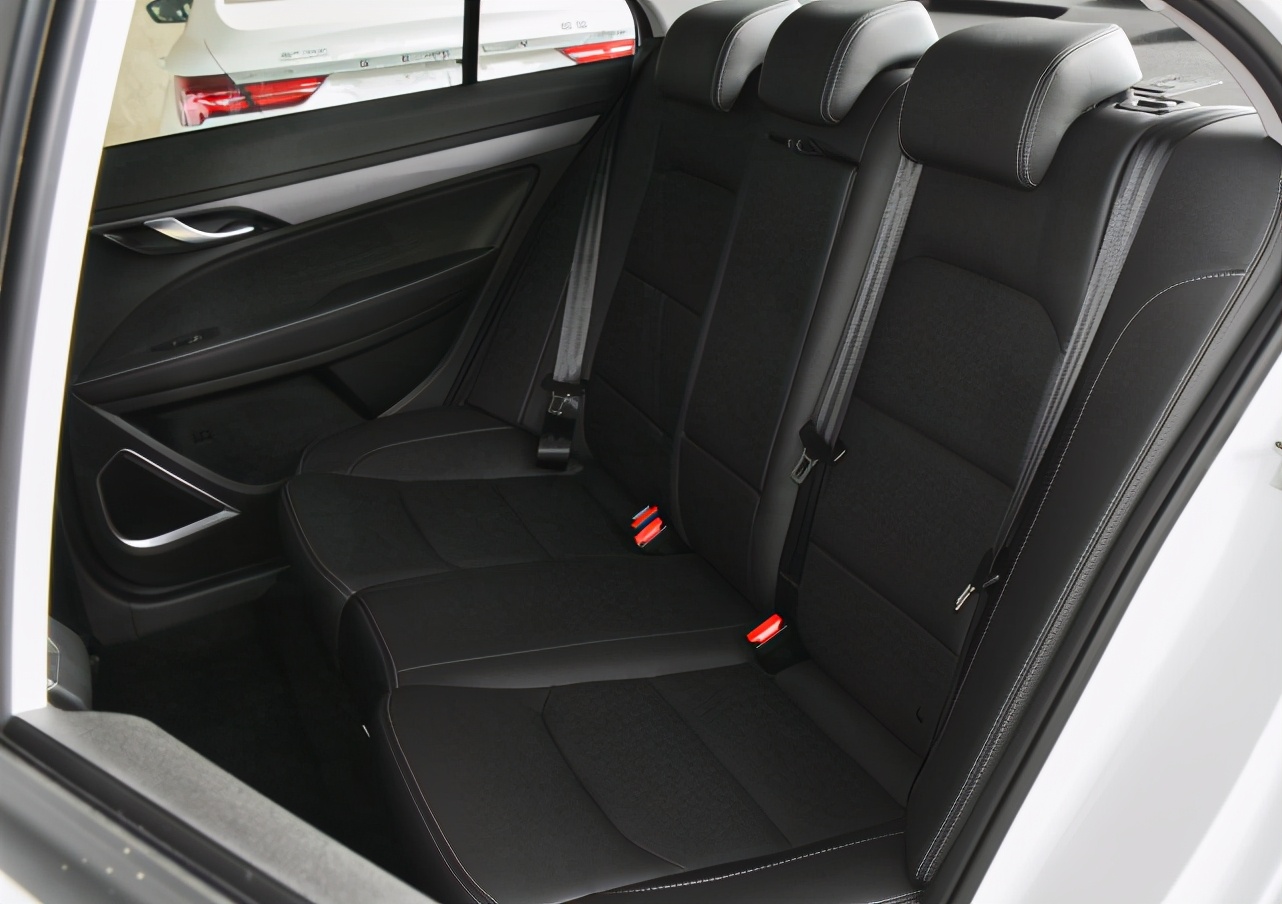 吉利帝豪7万多落地,7万预算买吉利帝豪