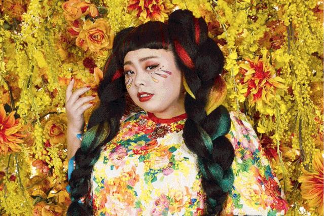 亚洲最狂野女导演，一年出3部新片，半个演艺圈为她站台