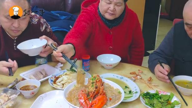 波士顿龙虾怎样吃最香,波士顿龙虾怎么才能吃到爽