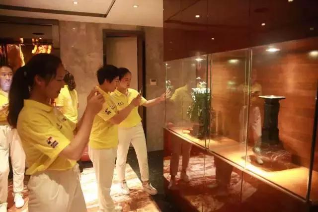 巨邦快乐集结号丨看见了，其中一艘游艇上，是我们的船长大舅哥