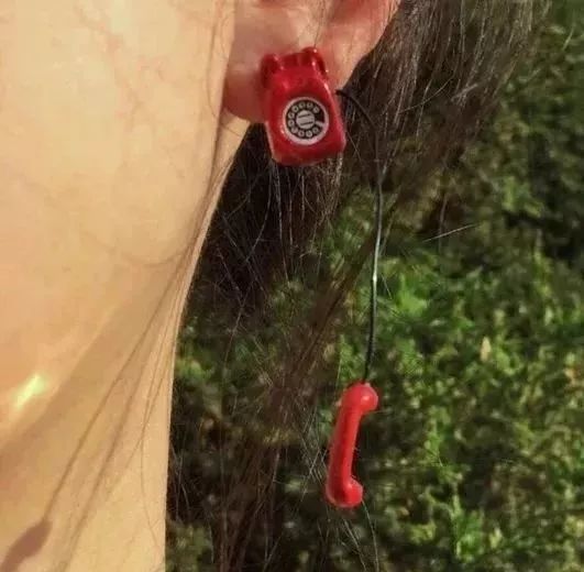 给女朋友闺蜜送什么礼物比较好,第一次送女朋友礼物送什么首饰好