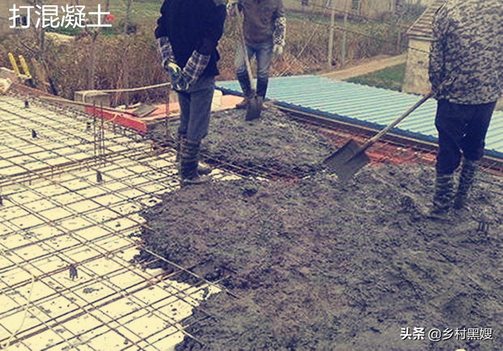 混凝土路面浇筑完成多久可以养护,浇筑混凝土后下雨了还需要养护吗