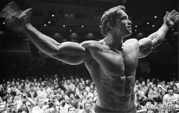 施瓦辛格晚年肌肉一塌糊涂,施瓦辛格老爷子视频