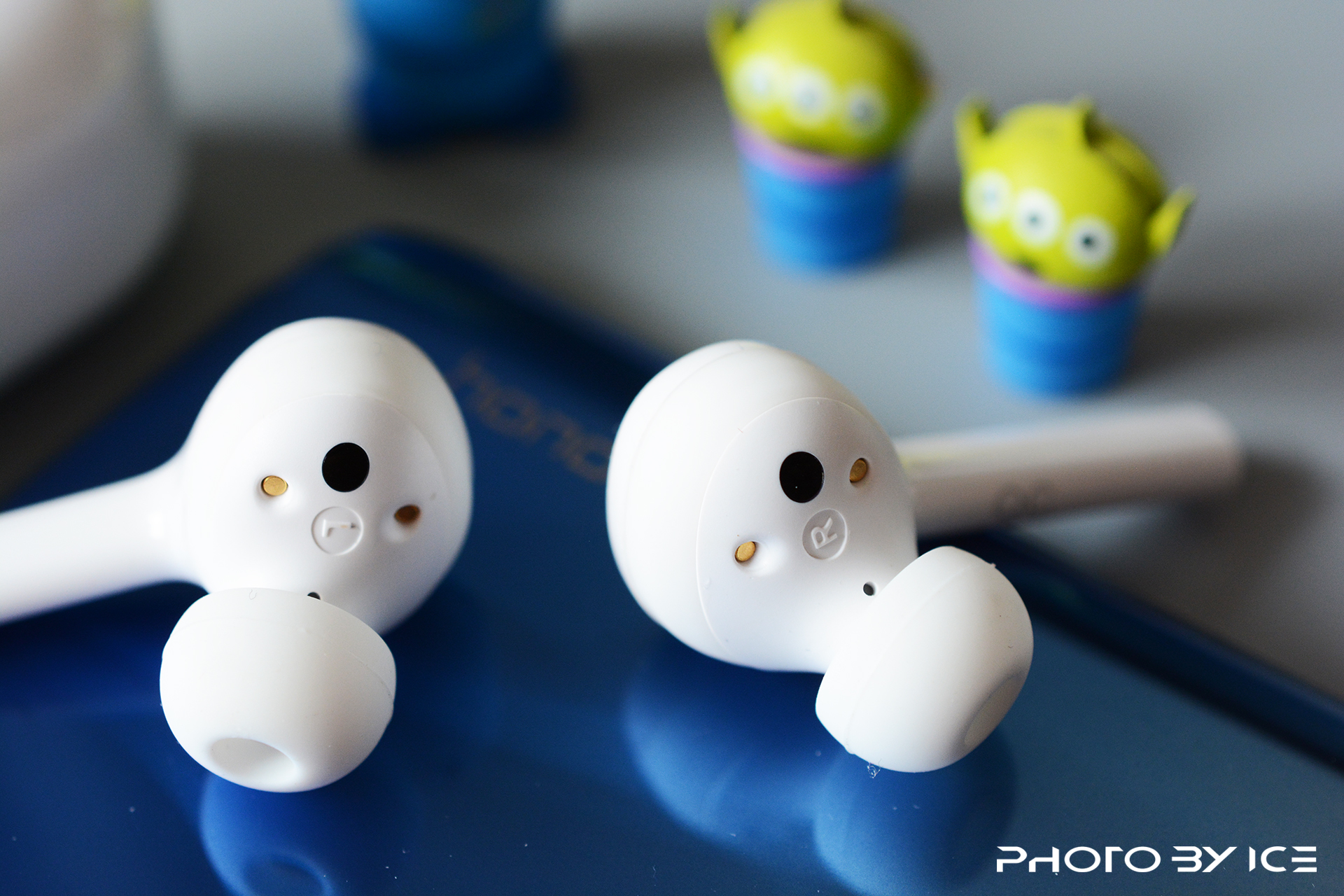 光荣蓝牙耳机flypods3对比青春版,光荣FlyPods青春版真无线蓝牙耳机