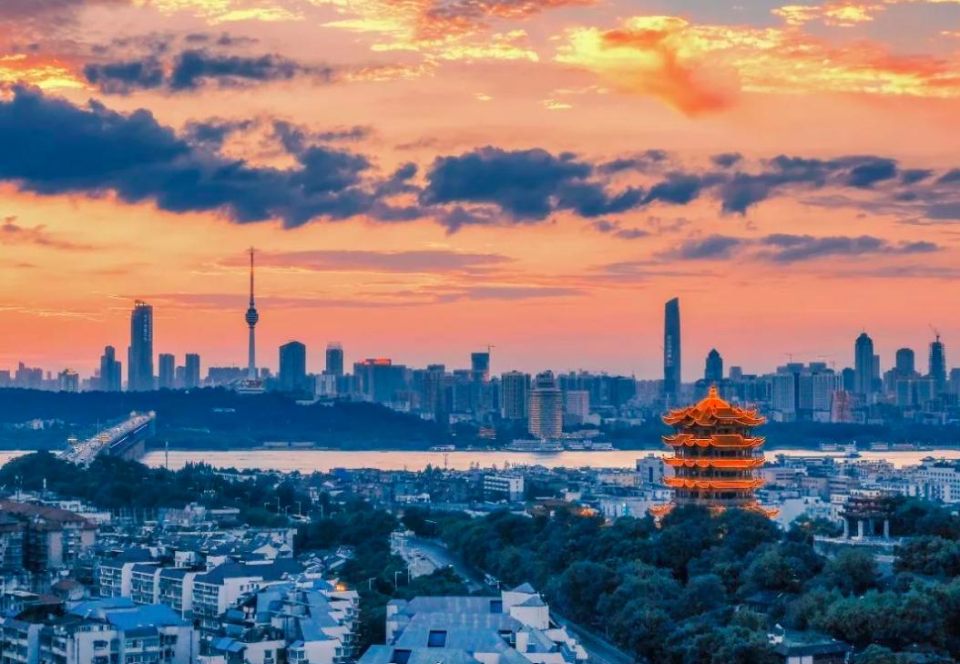 长江滚滚流是李白的哪首诗,李白在长江中下游漫游时写的诗