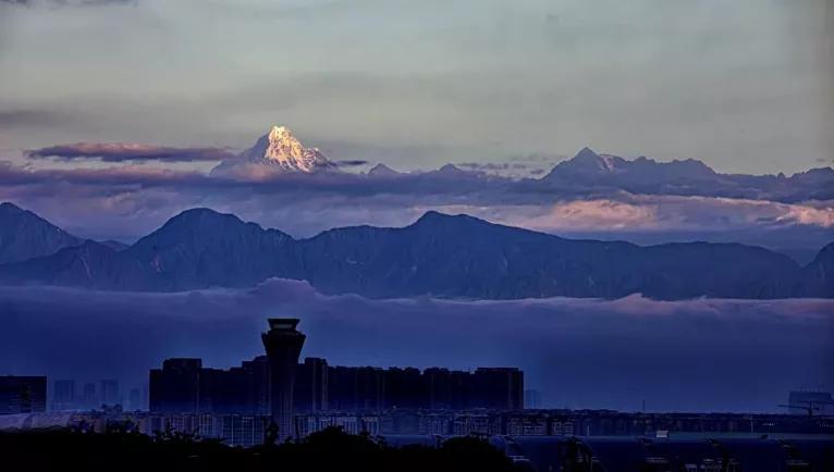 暴雨之后的四姑娘山美哭了成都人这座山也需要有姓名