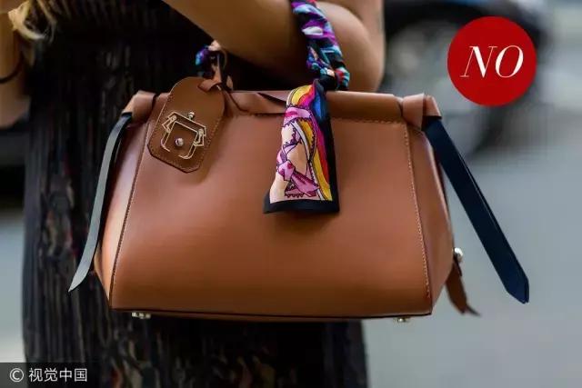 90后都不戴丝巾？谁说的！这种即优雅又酷的单品早就红透时尚圈了