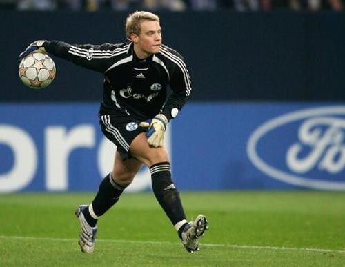 揭秘！因一次迟到成为门将，离开前遭受球迷掌掴，门卫第一人