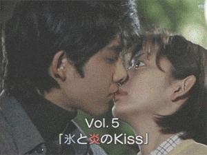 他是世纪末美少年，她帅到掰弯无数小姐姐，相恋10年不婚