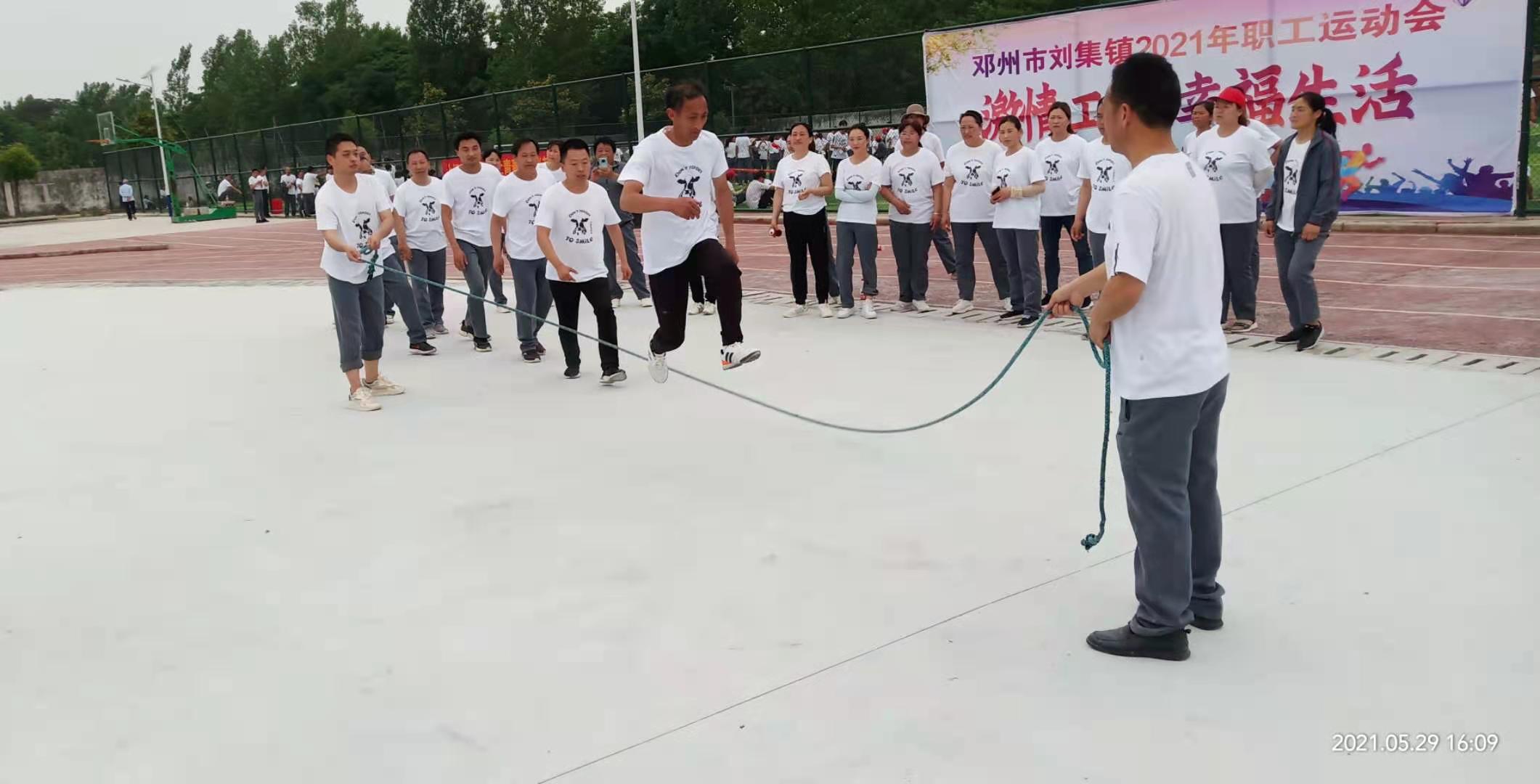 乡镇举行职工运动会,干部职工运动会豪情开赛