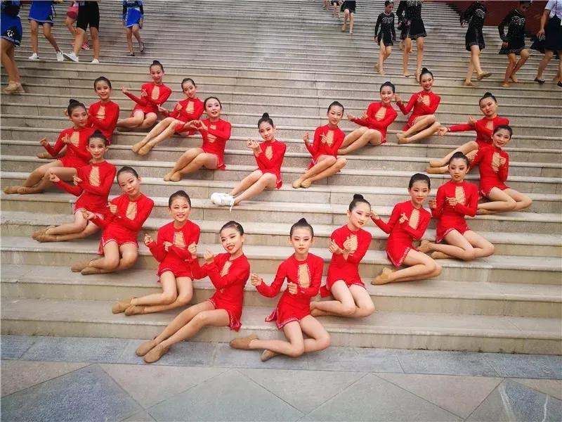 实验学校花球啦啦操,天津泰达国际学校啦啦操