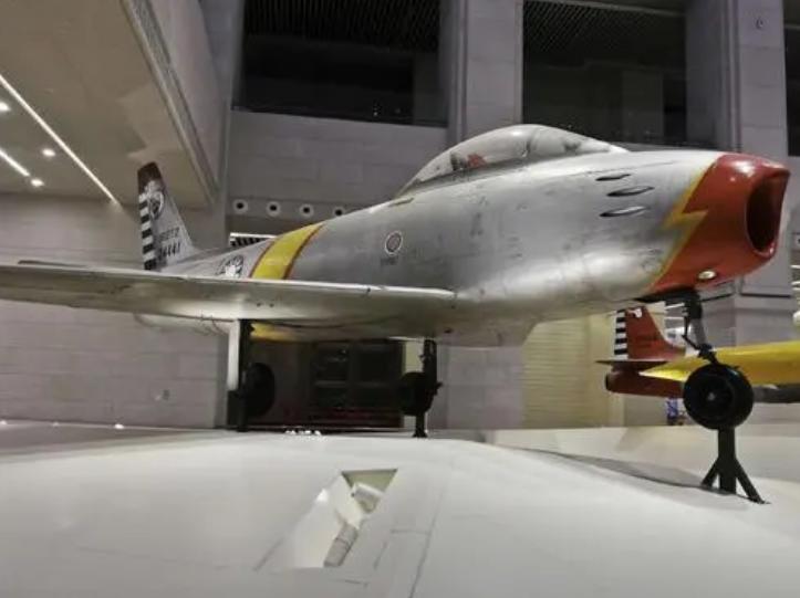 1963年徐廷泽起义，获2500两黄金，蒋介石立刻大幅提高飞行员工资