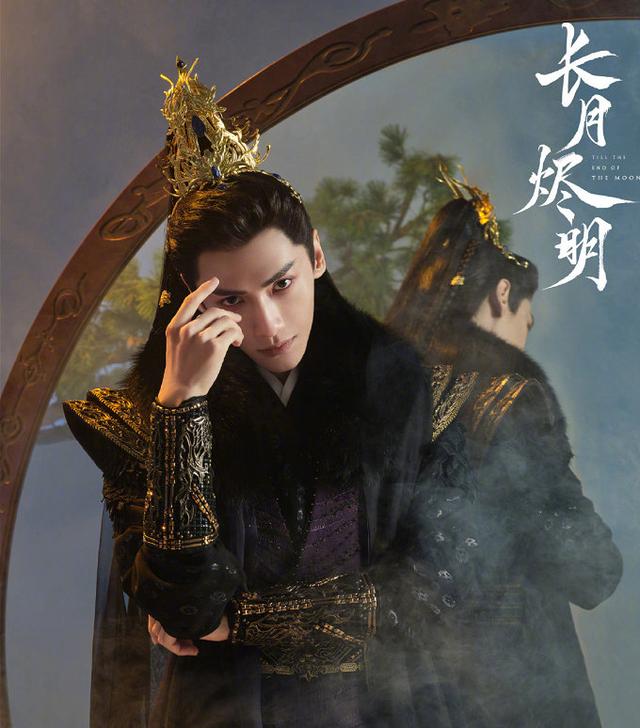 穿内衣就算了，输血管也忍了，那个“戴口罩”的就太糊弄观众了！