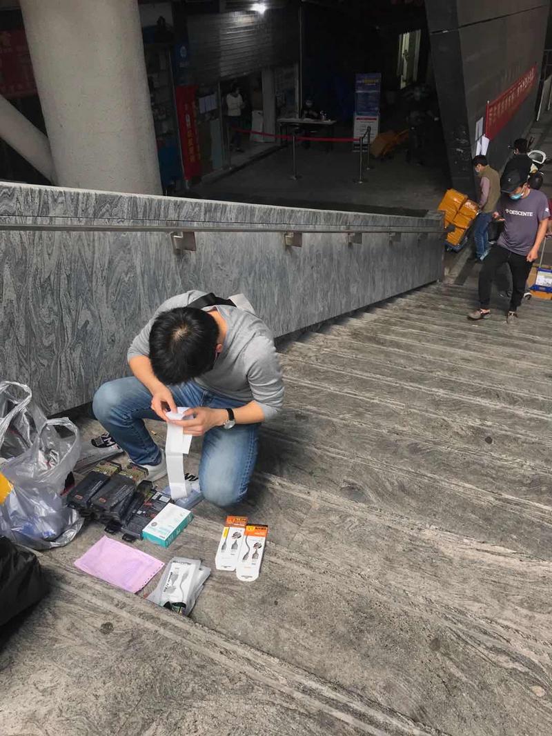 白天的华强北,华强北落幕