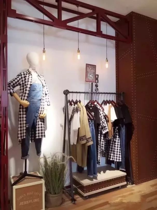 盘点阿依莲那些年夏季流行款式,阿依莲衣服测评