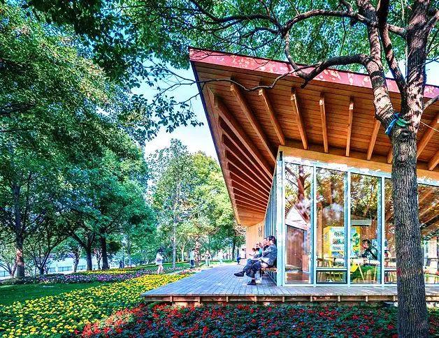 上千架无人机秀涪陵视觉震撼全场,内江800台无人机灯光秀