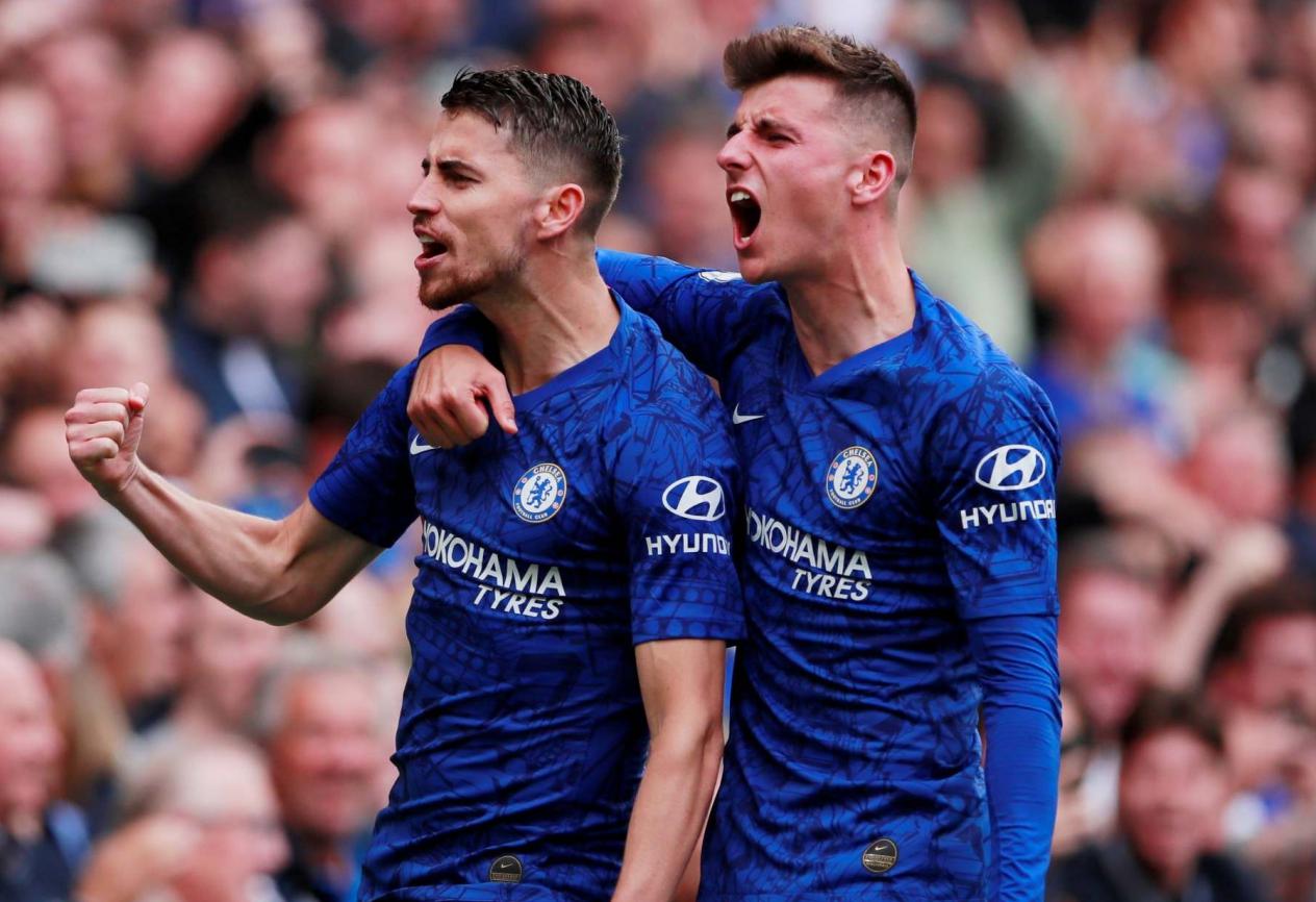 韩国青训足球带球变向技术训练,韩国足球青训vs中国小将