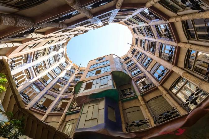 设计大师安东尼奥高迪,西班牙设计大师高迪