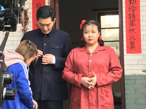 一个女人两个男人三个孩子，《我的小姨》何不改名《我的绿茶》？