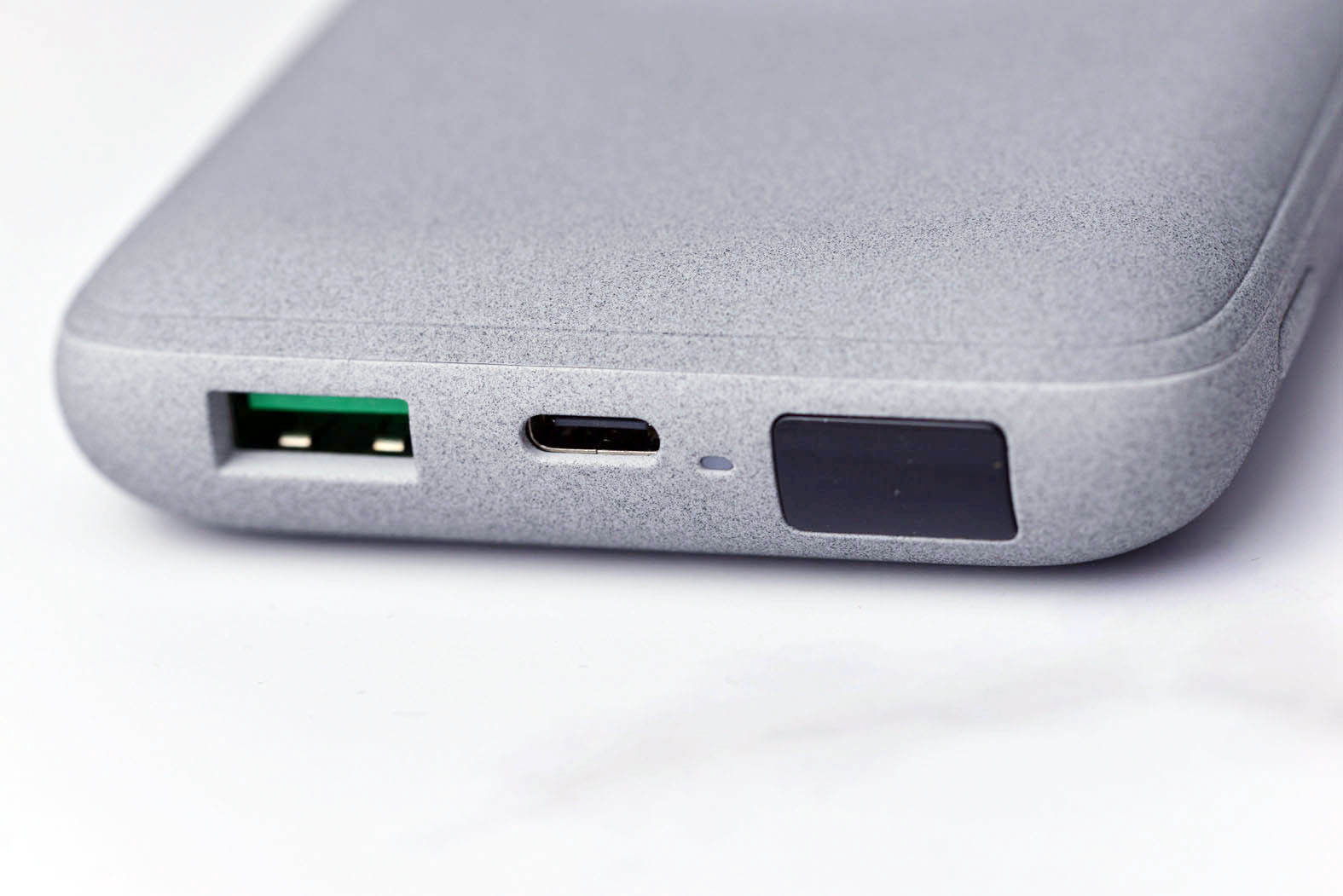 充电宝轻巧好携带,充电宝什么样的容量大