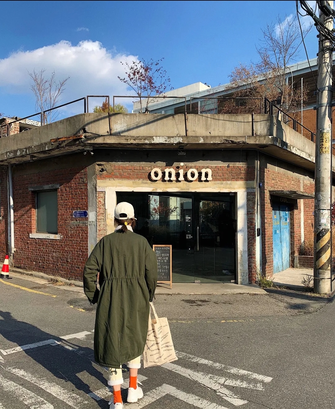 韩国网红设计师，把旧厂房改导致咖啡烘焙店，开这样的店真幸福