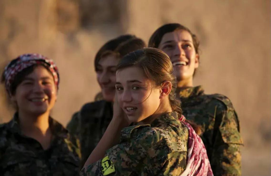 夫妻环球旅行张昕宇梁红侣行,张昕宇梁红夫妇环球旅行纪录片