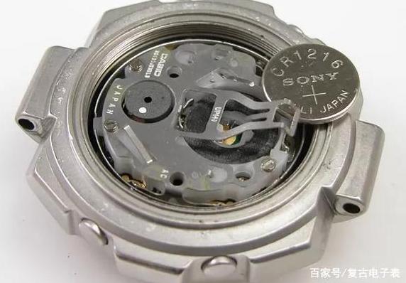 上世纪末经典硬*风汉**格：casiomrg-110方型钢铁侠