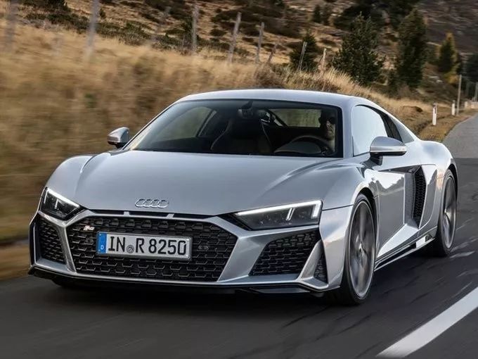 奥迪r8vs奥迪ttrs,全新奥迪tt与奥迪r8