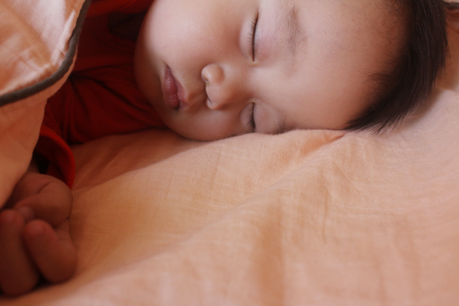 家有爱出汗的宝宝，造作双层纱织四件套透气+舒适，安睡整晚