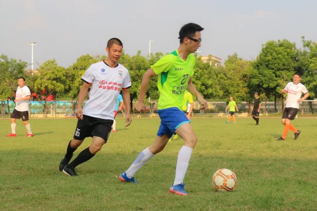 当足球之乡球队与广州高校校友冠军“豪情相遇”，你更支持谁？
