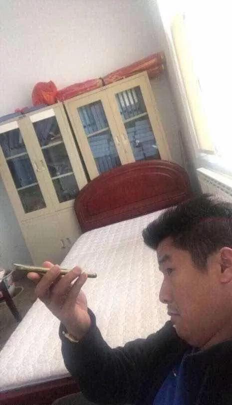 在虎扑这个论坛里，无数变态以秀女友大腿为荣