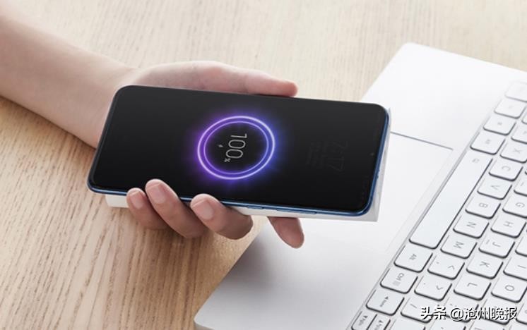 小米无线充电宝怎么样,15w无线磁吸充电宝