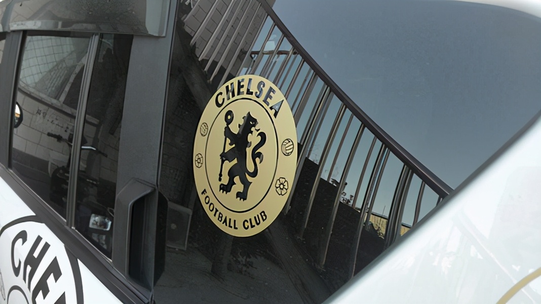 你一口我一口，不奶死曼城不罢手！他来了，他拿着桃木剑走来了