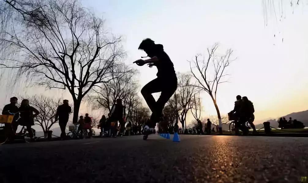 回忆杀！好想再通关一次“魂斗罗”，吃一次大大泡泡糖……