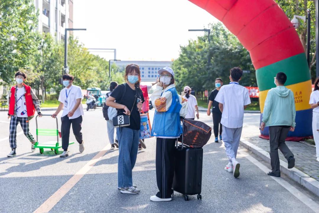 迎接新工人,欢迎新老工人