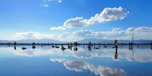 带您探索神秘大西北，一湖倒影一湖诗，半湖金色半湖