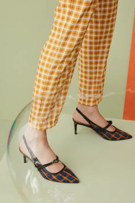 40岁的妈妈适合穿什么鞋子品牌,妈妈适合穿的布鞋子推荐