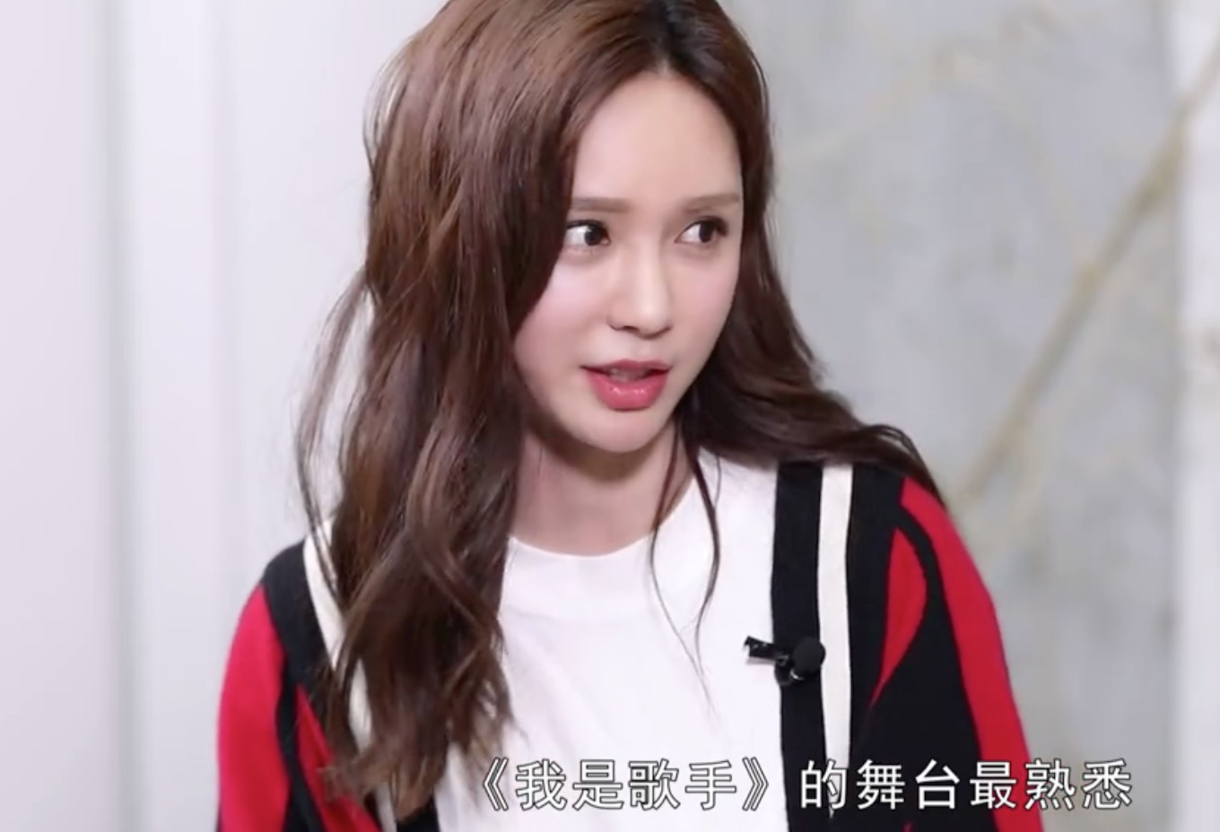 沈梦辰站在何炅汪涵旁边,沈梦辰爆料争c位何炅