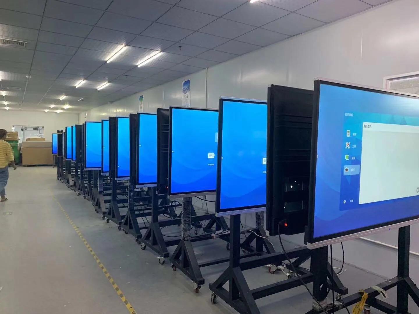 展会多媒体触摸屏教学一体机,拼接屏广告机会议平板