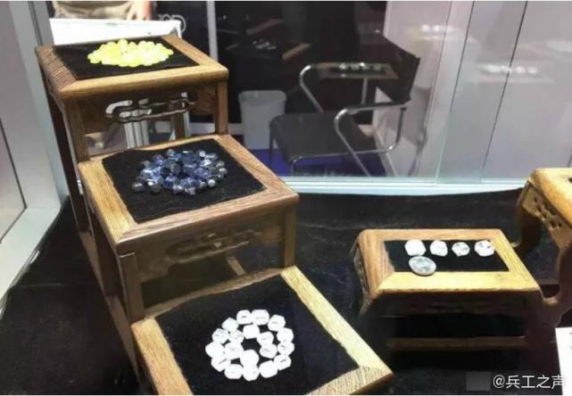 中国兵工企业携多款人造钻石亮相中国国际珠宝展