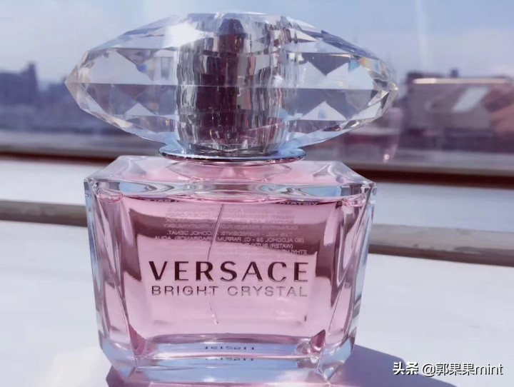 让女生一闻就爱上你的香水,高级感香水让人印象深刻
