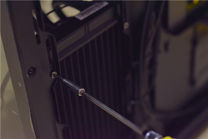 tt冰龙240水冷是12v的还是5v的,一体水冷怎么选择