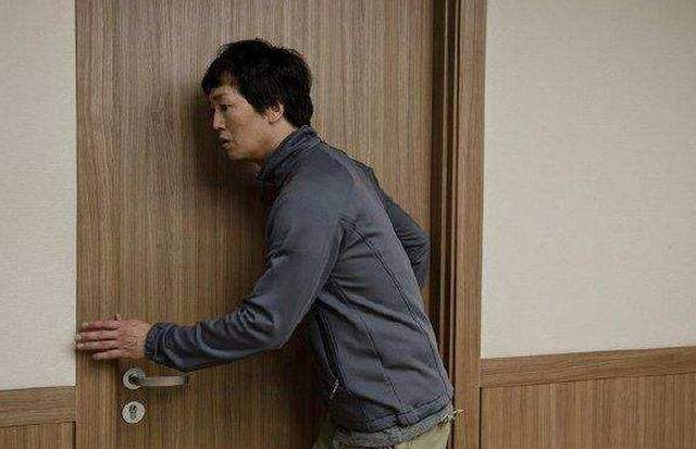 14岁女儿半夜传出“嗯啊”声，妈妈的做法值得学习，挽救孩子一生