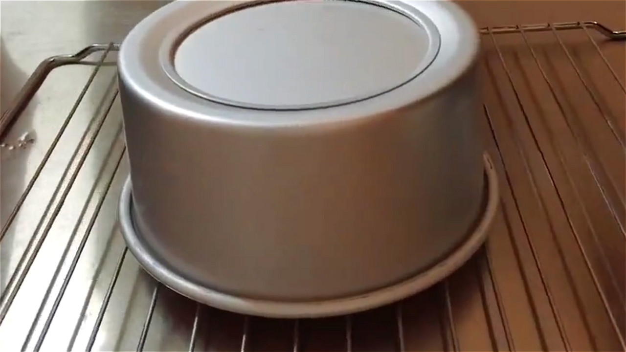 没有面粉能用玉米淀粉来做蛋糕吗,不用玉米粉和其他东西做云朵蛋糕