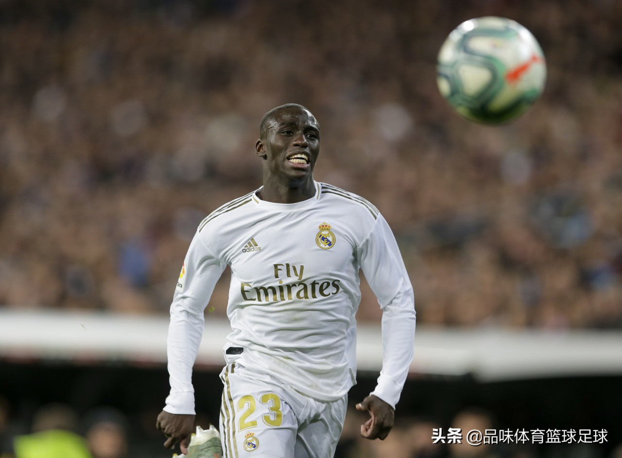 来自足坛最佳前锋的压迫感,欧洲媒体评选足坛历史最佳左后卫