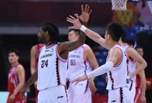 辽宁男篮战胜青岛换帅后首场新闻,辽宁换帅贺天举